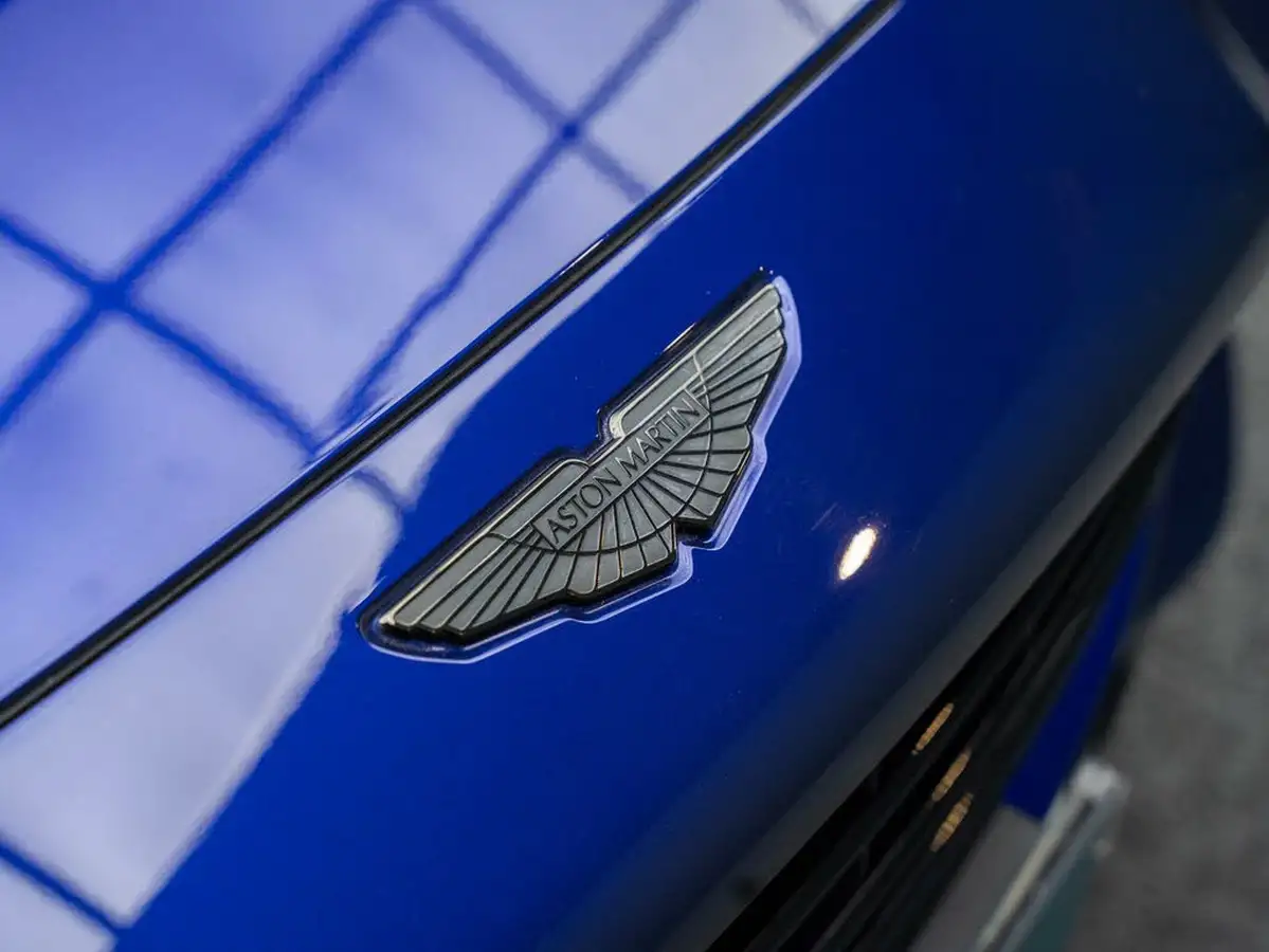 2021-aston-martin-dbx-40-v8-big-24