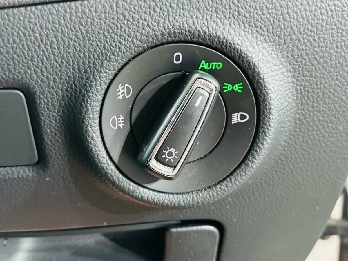 2018-skoda-superb-20tdi-scr-se-technology-estate-dsg-big-13