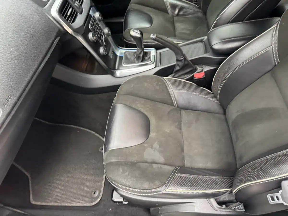 2016-volvo-v40-20td-d3-r-design-nav-big-26
