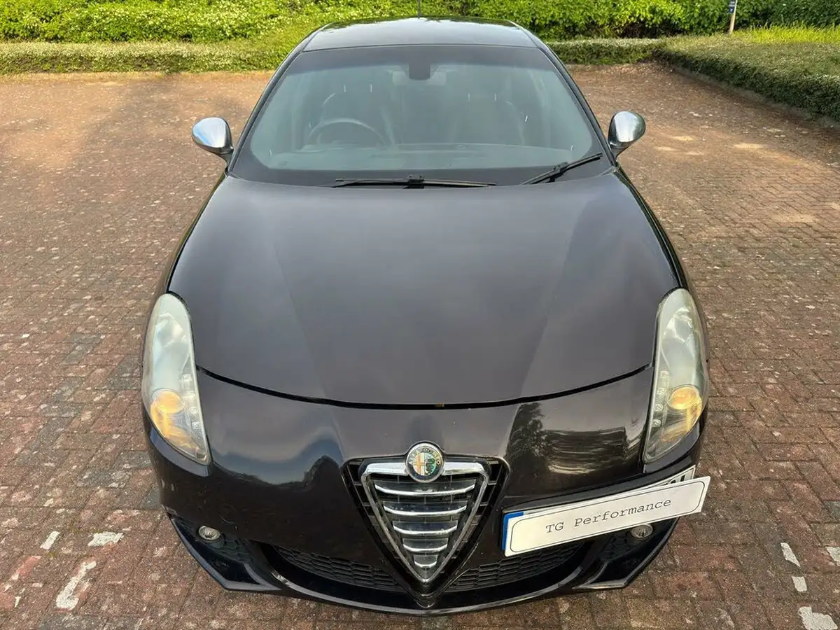 2012-alfa-romeo-giulietta-20td-veloce-140-bhp-big-1
