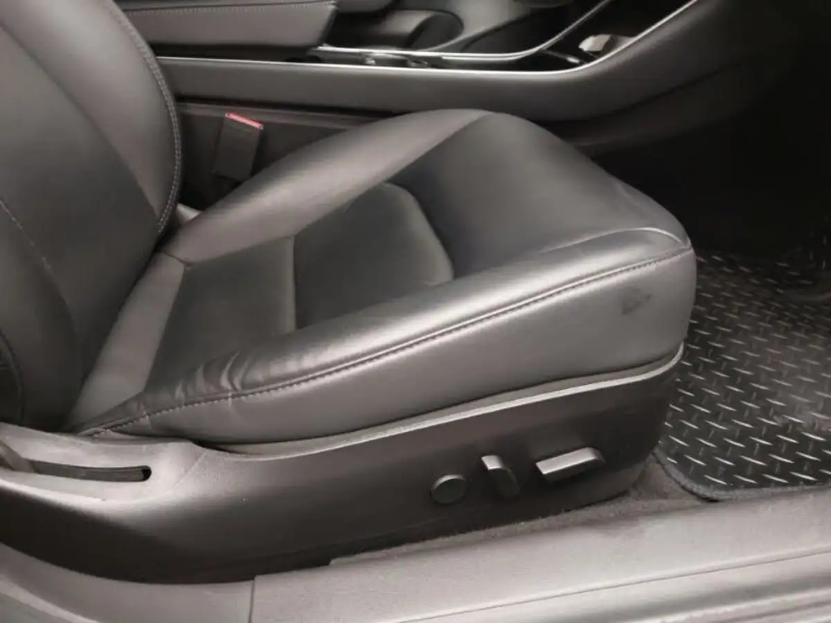 2020-tesla-model-3-e-long-range-big-15