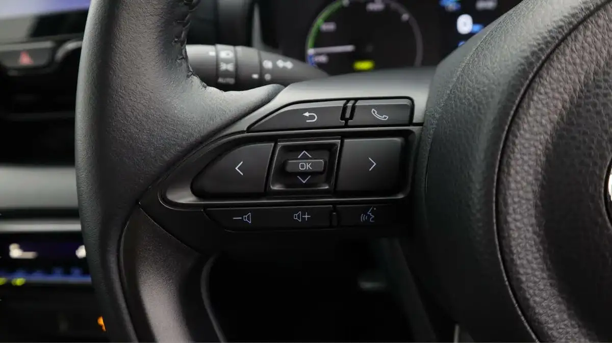 2023-toyota-yaris-15-vvt-i-icon-big-24