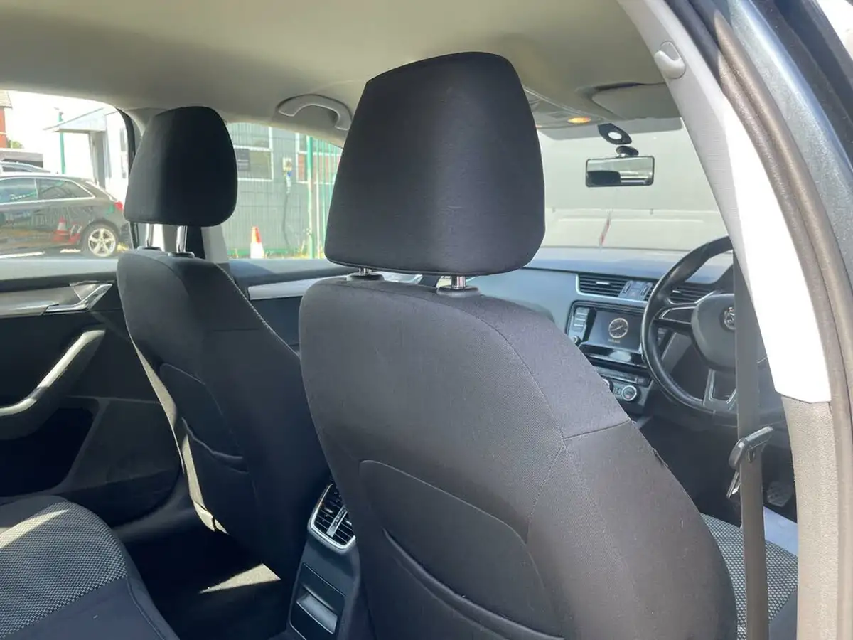 2016-skoda-octavia-20tdi-se-estate-big-32