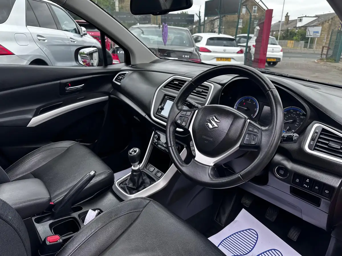 2015-suzuki-s-cross-16-ddis-sz5-big-16