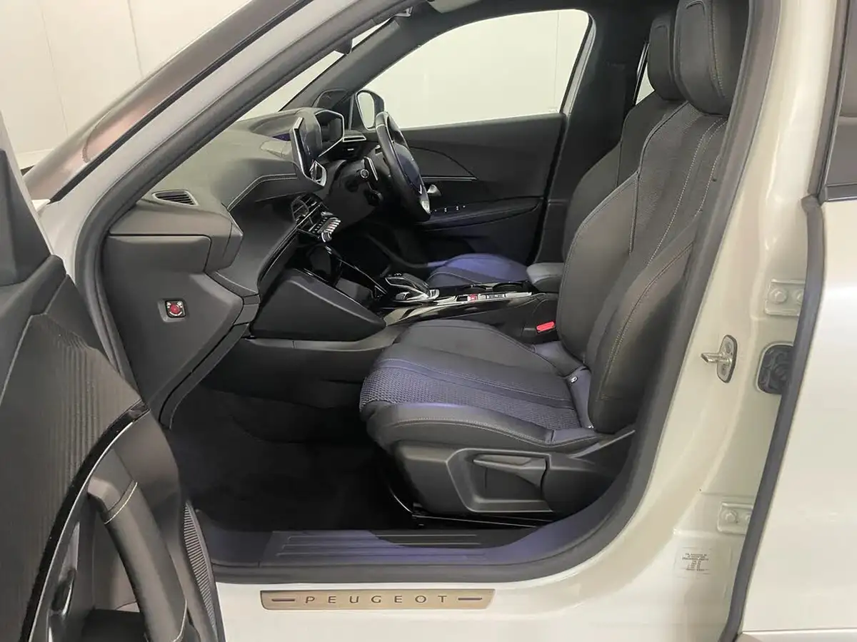 2020-peugeot-2008-suv-12-puretech-gt-line-eat8-big-31