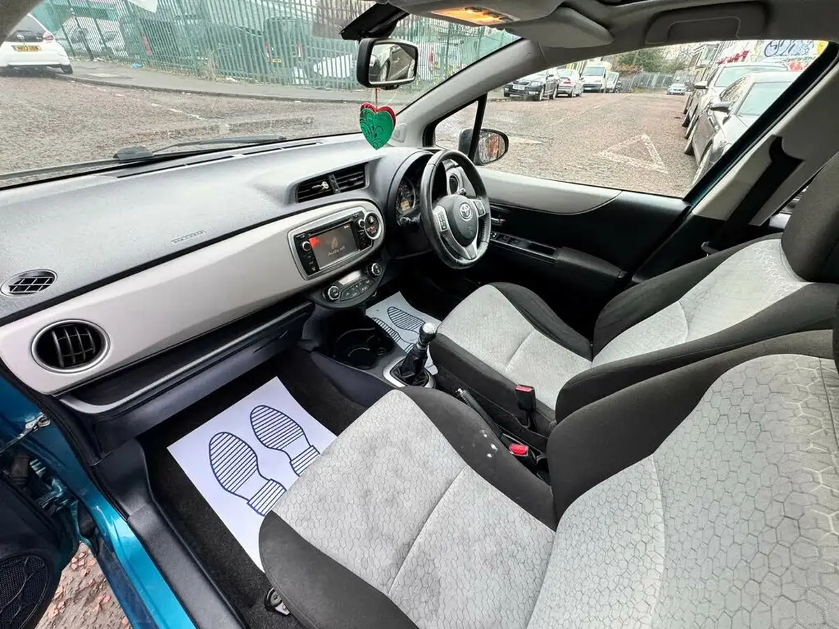 2012-toyota-yaris-133-t-spirit-vvt-i-big-10