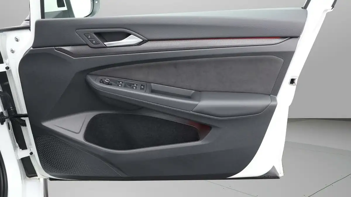 2024-volkswagen-golf-20-tsi-gti-245ps-big-14