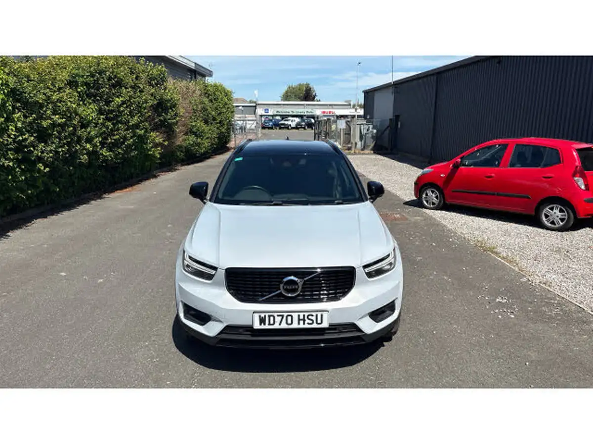 2020-volvo-xc40-20-b4-r-design-awd-big-20