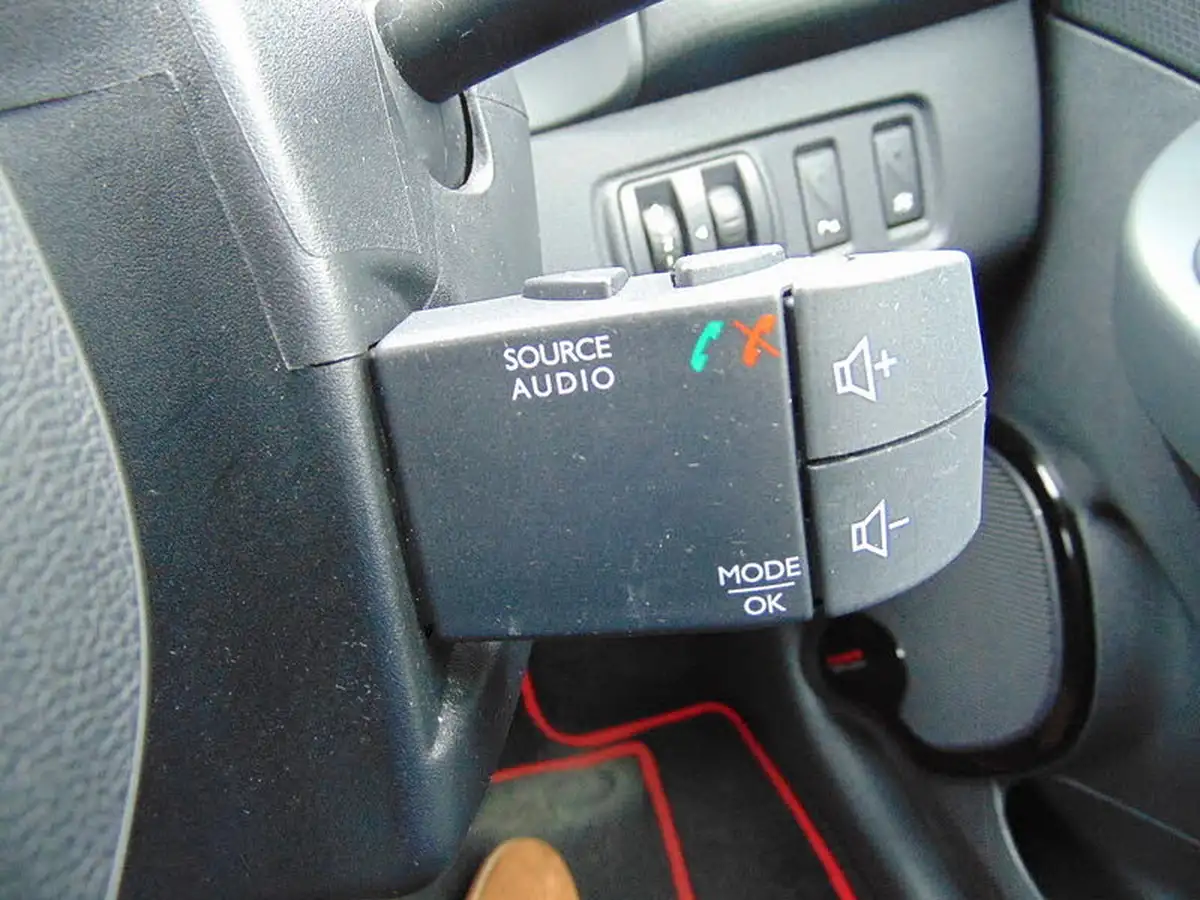 2016-renault-clio-09-tce-dynamique-s-nav-big-30