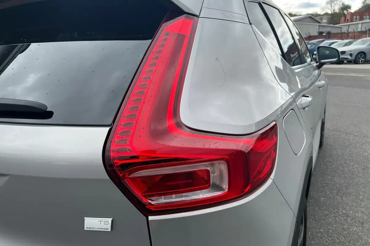2023-volvo-xc40-15-t5-ultimate-dark-big-19