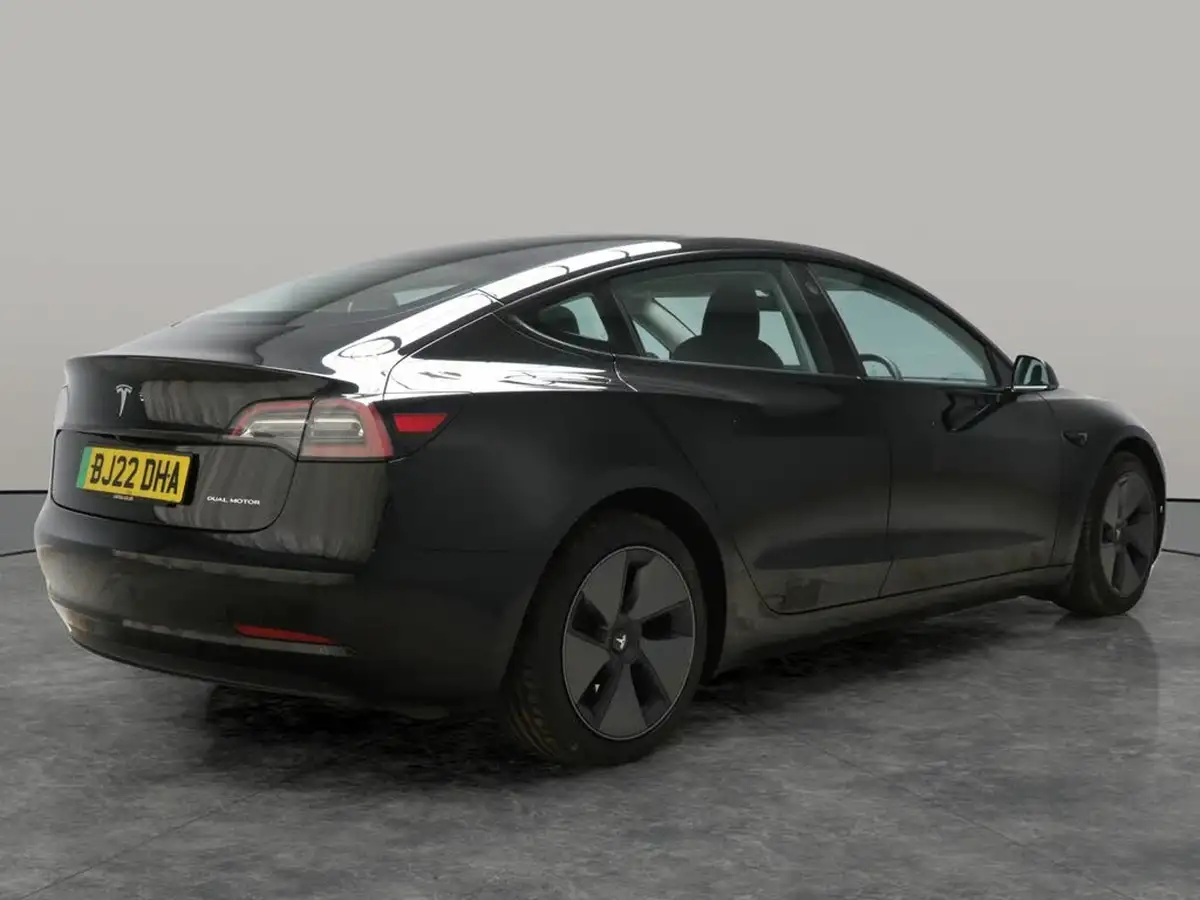 2022-tesla-model-3-e-long-range-big-12