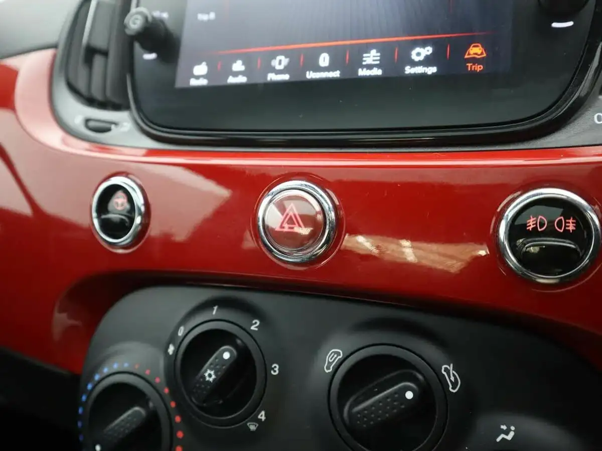 2021-fiat-500-10-lounge-big-29