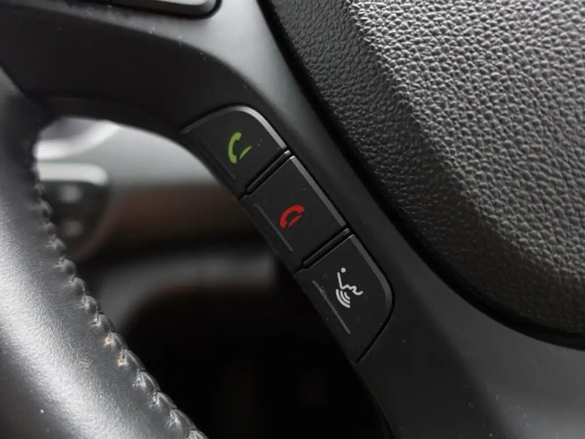 2019-hyundai-i10-10-play-big-29