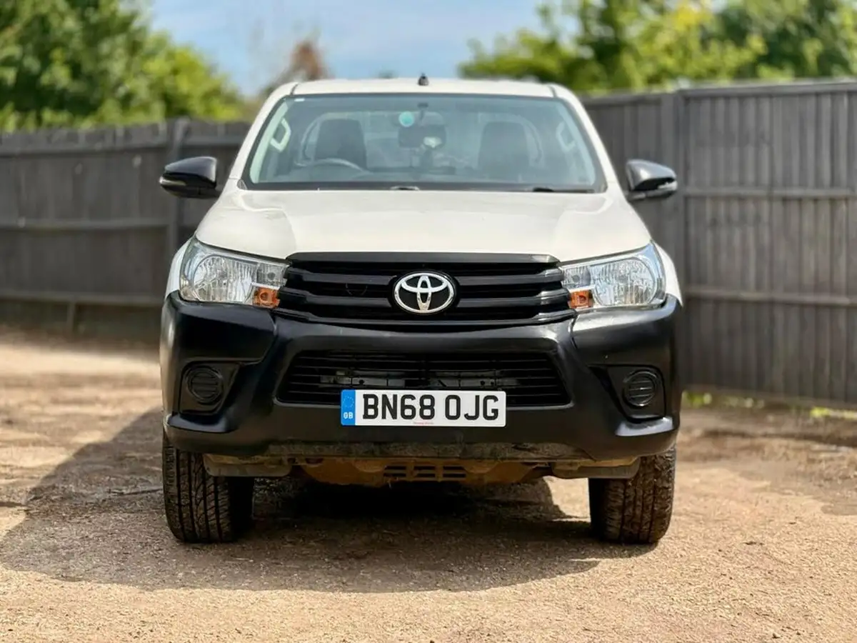 2018-toyota-hi-lux-24d-4d-active-150hpeu6-32t-double-pick-up-big-6