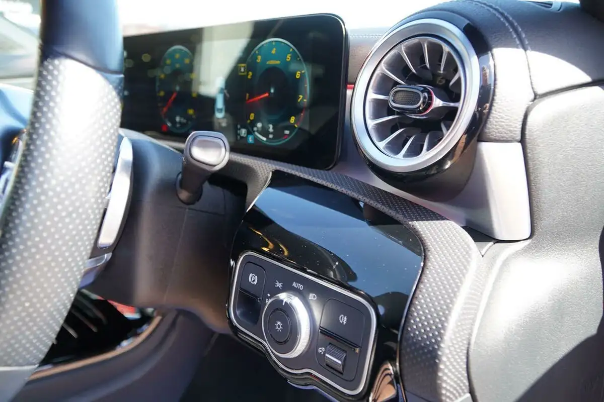 2022-mercedes-benz-cla-13-cla-180-amg-line-premium-plus-coupe-4d-big-19