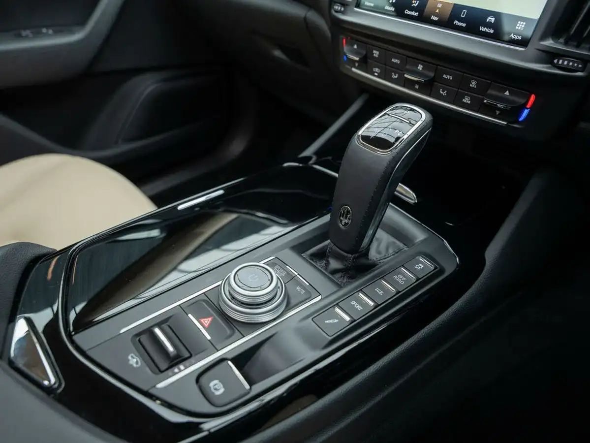 2021-maserati-levante-20-gt-big-13