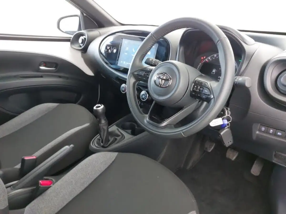 2024-toyota-aygo-x-10-vvt-i-pure-big-10