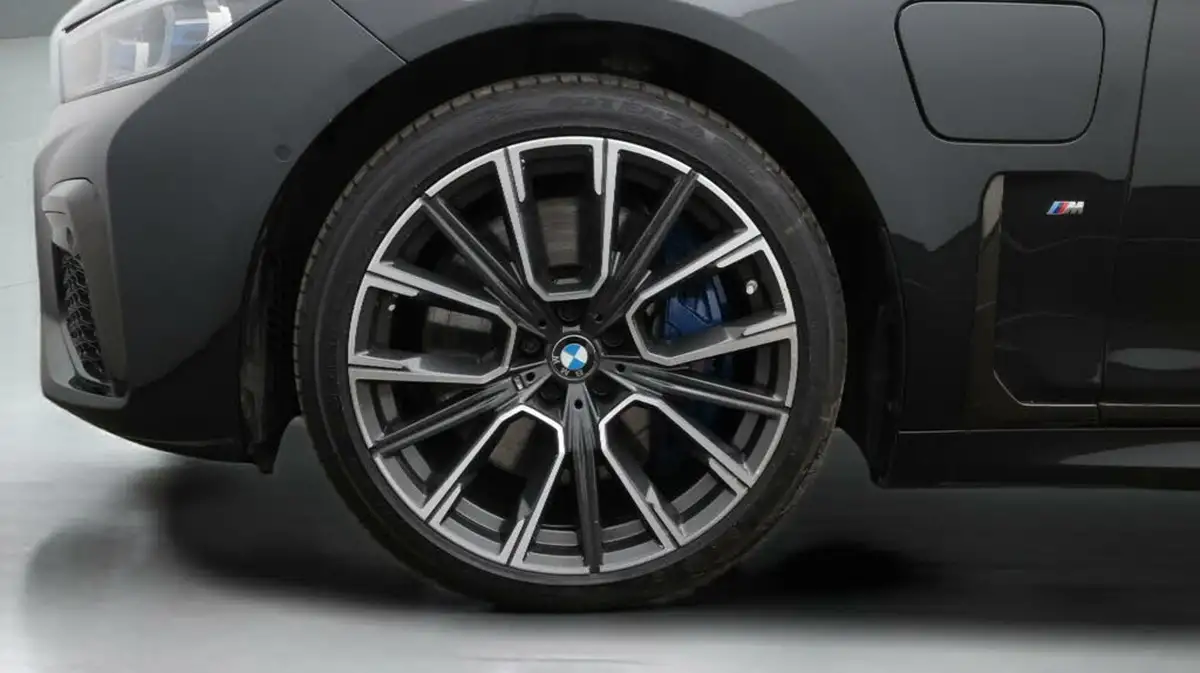 2019-bmw-7-series-30-745e-m-sport-big-18