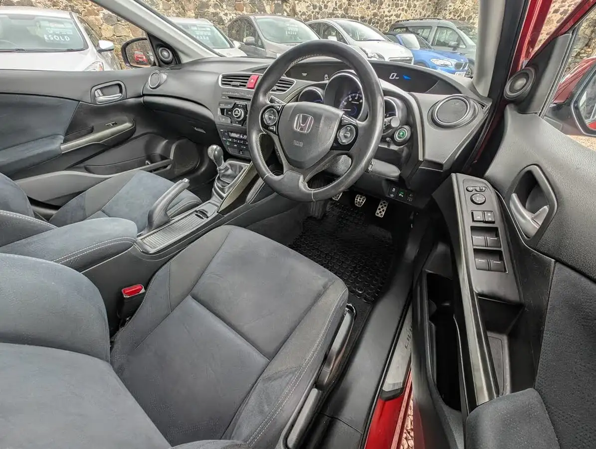 2014-honda-civic-18-se-plus-hatchback-big-7
