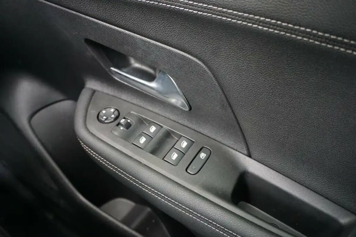 2024-vauxhall-mokka-12-gs-136ps-big-19