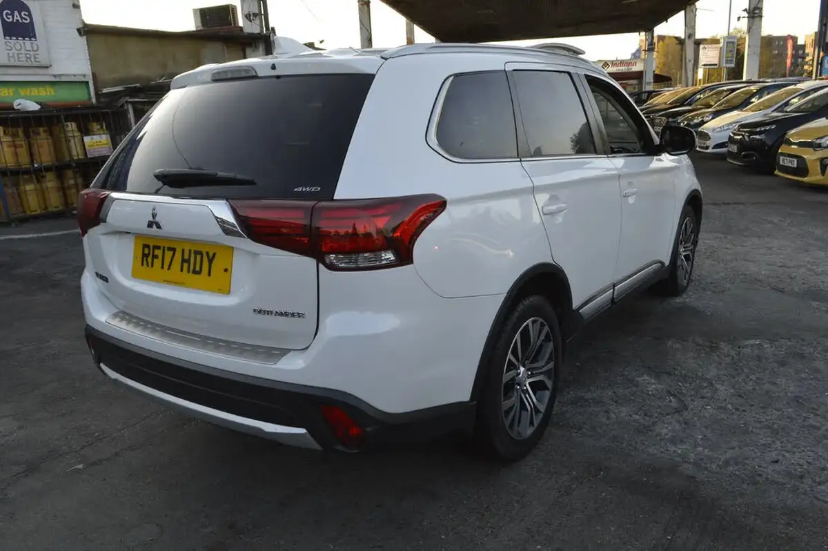 2017-mitsubishi-outlander-22di-d-4-auto-big-1