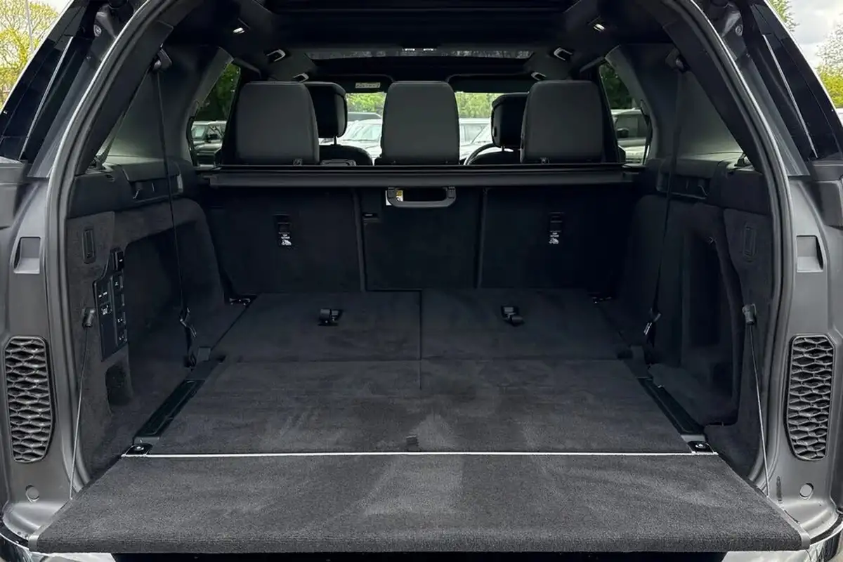 2023-land-rover-discovery-30-d300-dynamic-hse-big-10