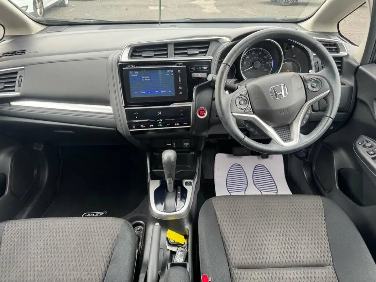 2019-honda-jazz-13-i-vtec-ex-navi-cvt-big-12