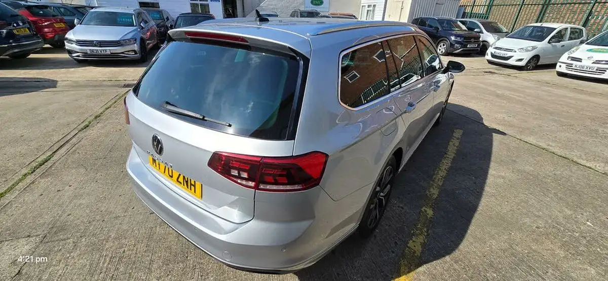 2020-volkswagen-passat-20tdi-sel-150ps-evo-estate-5d-dsg-big-5