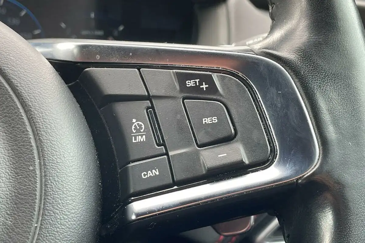 2018-jaguar-f-pace-30td-s-awd-big-28