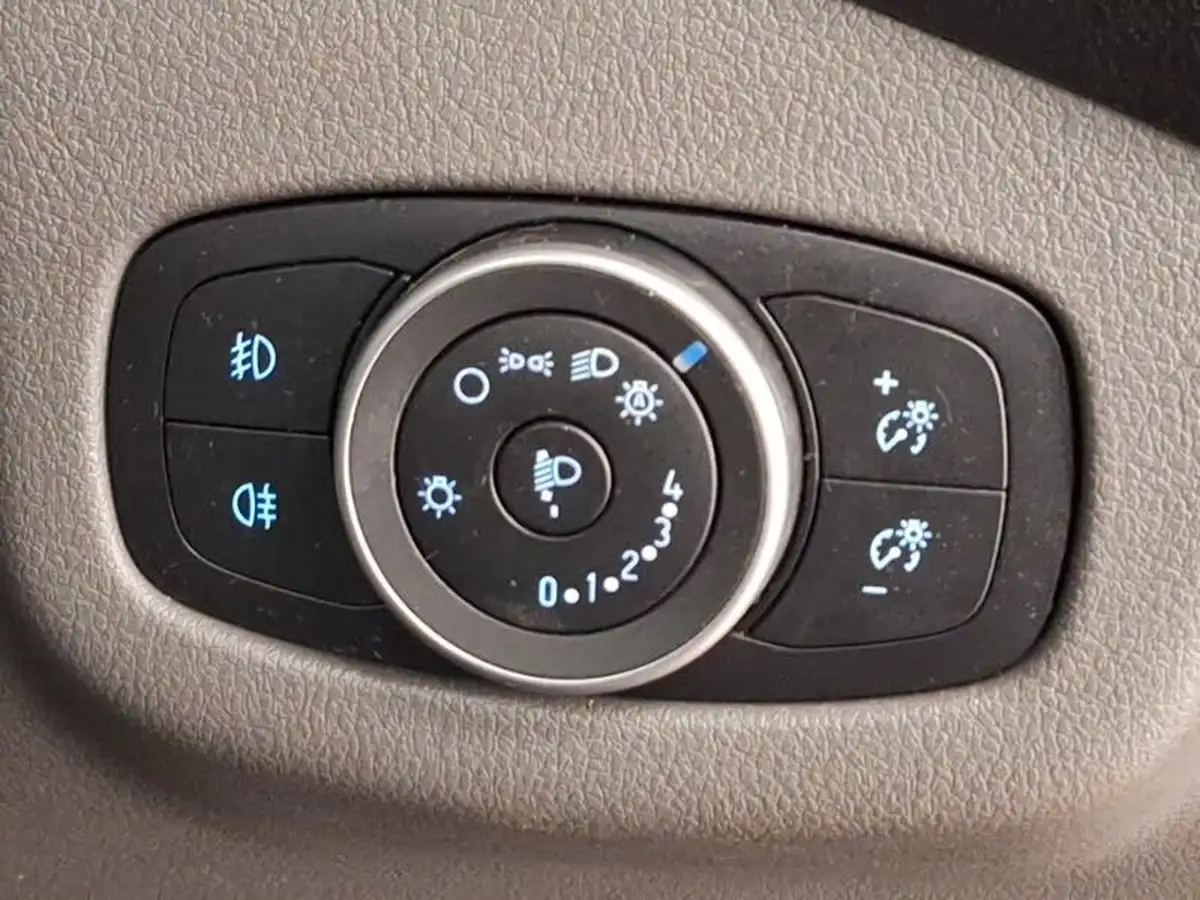 2021-ford-tourneo-connect-15-titanium-120ps-1499cc-big-14