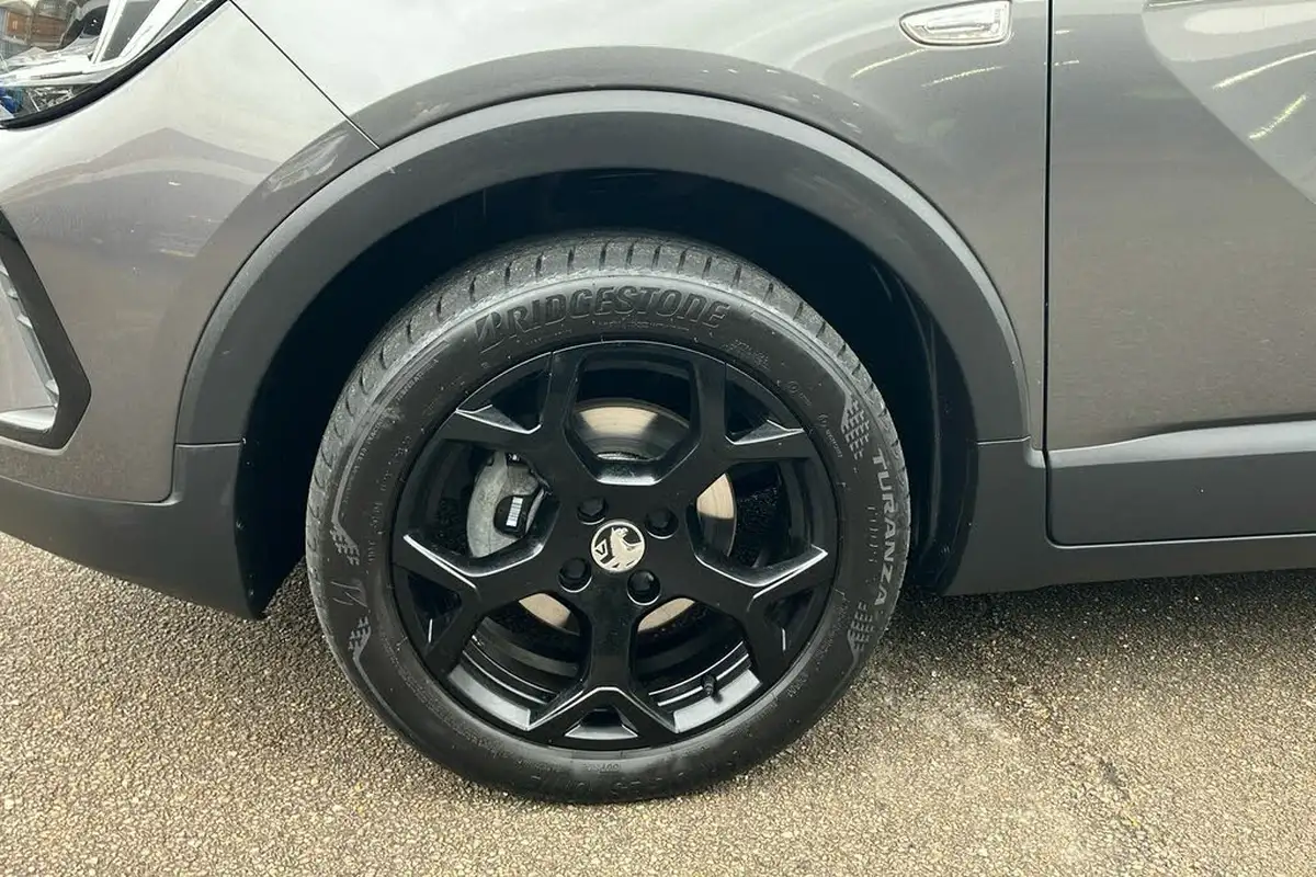 2023-vauxhall-crossland-12-gs-130ps-auto-big-8