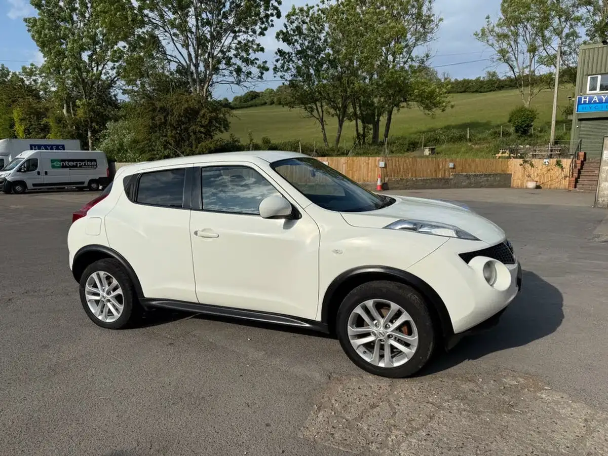 2013-nissan-juke-16-acenta-premium-big-1