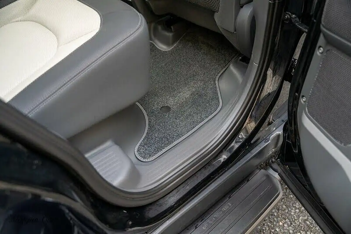 2023-land-rover-110-defender-30-d250-x-dynamic-hse-big-37