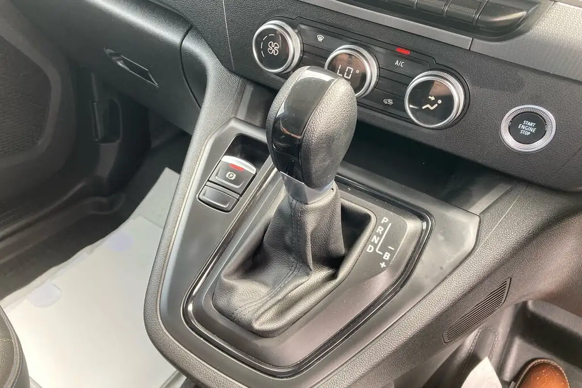 2023-nissan-townstar-e-45kwh-l1-tekna-big-17