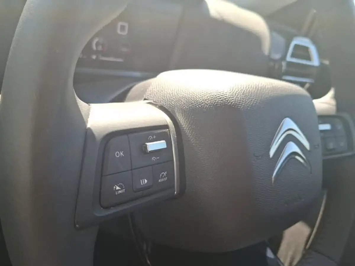 2023-citroen-c4-12-puretech-sense-big-15