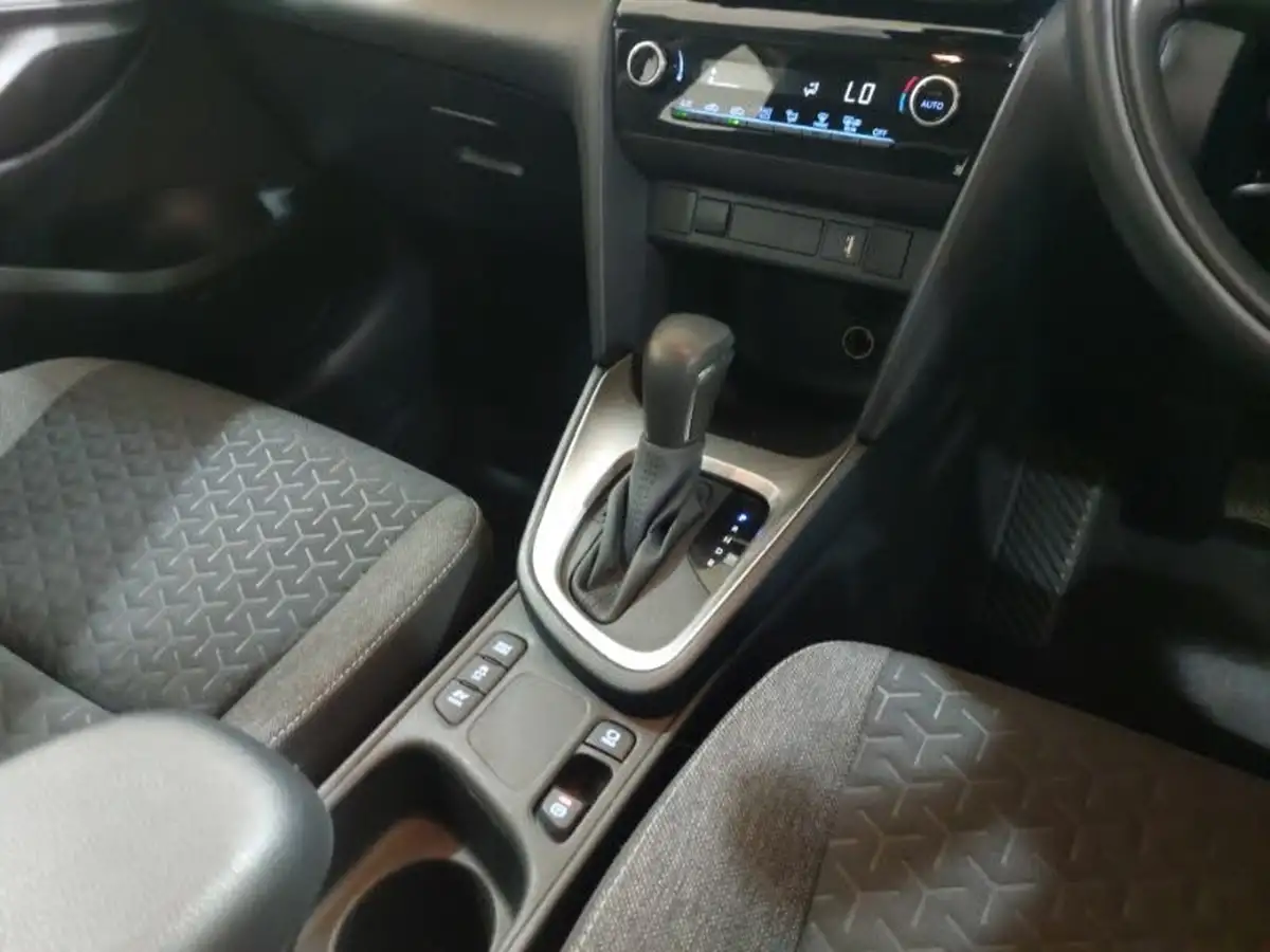 2023-toyota-yaris-cross-15-vvt-i-icon-big-17