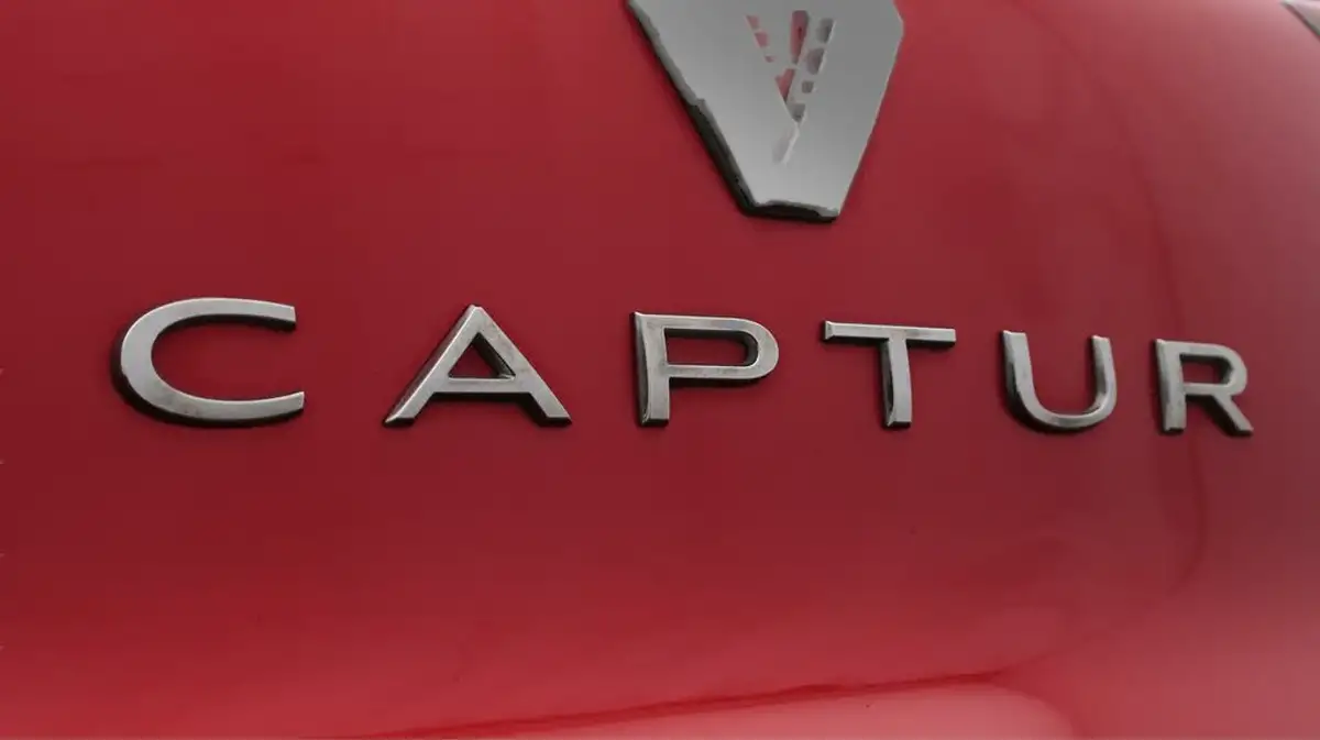 2021-renault-captur-13-tce-iconic-140ps-big-21