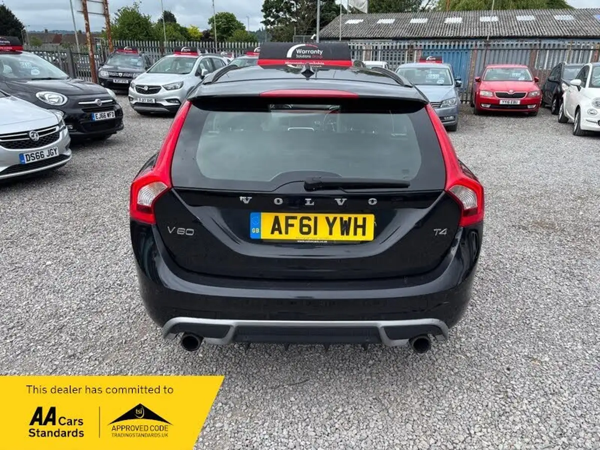2011-volvo-v60-16-t4-r-design-big-3