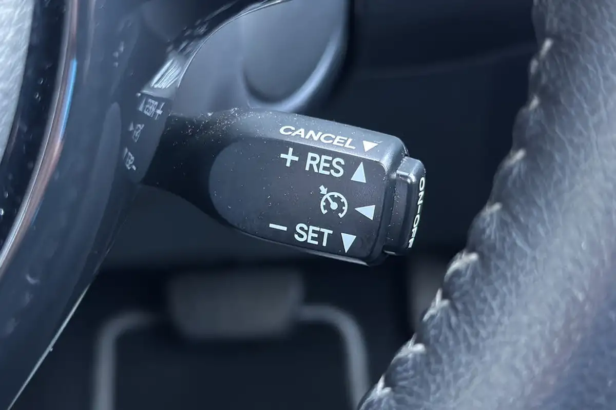 2018-toyota-yaris-15-vvt-i-icon-navi-hybrid-big-37