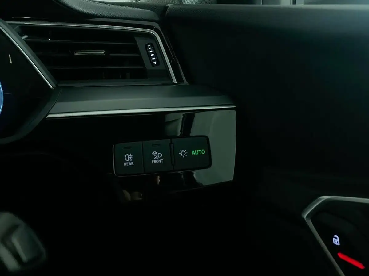 2022-audi-e-tron-55e-technik-station-wagon-big-22