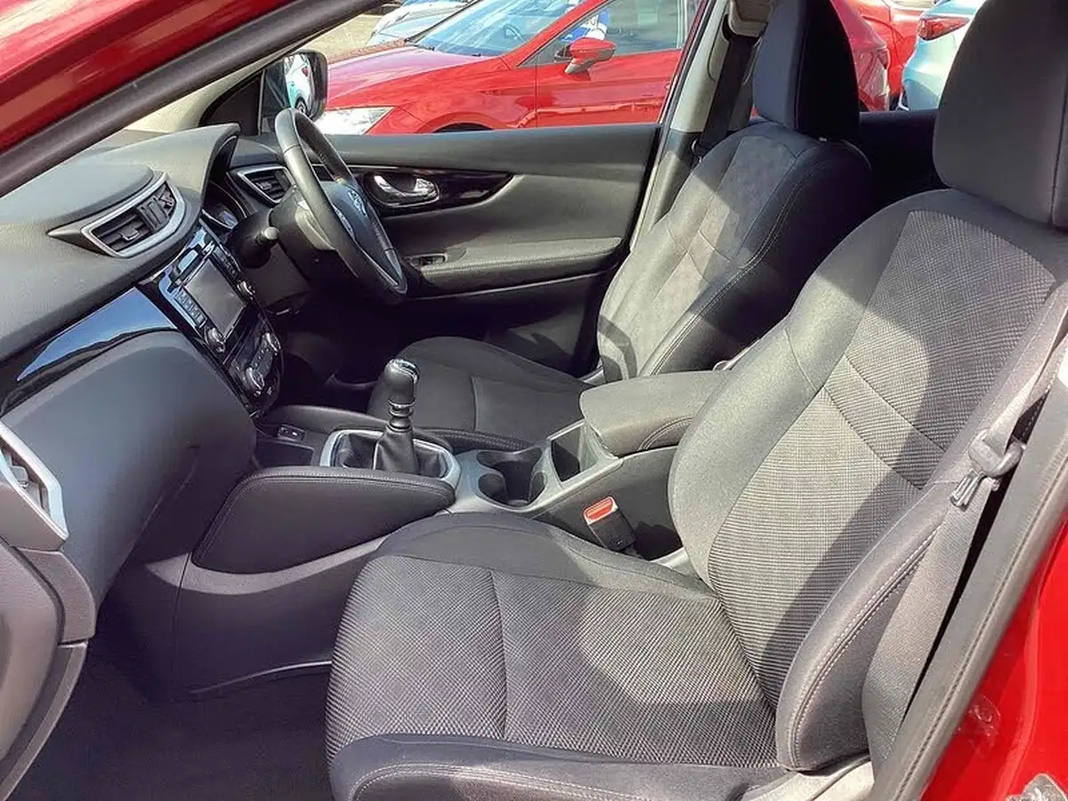 2015-nissan-qashqai-12-n-tec-big-28