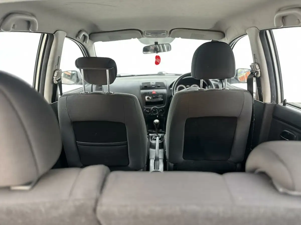 2011-kia-picanto-11-graphite-big-13