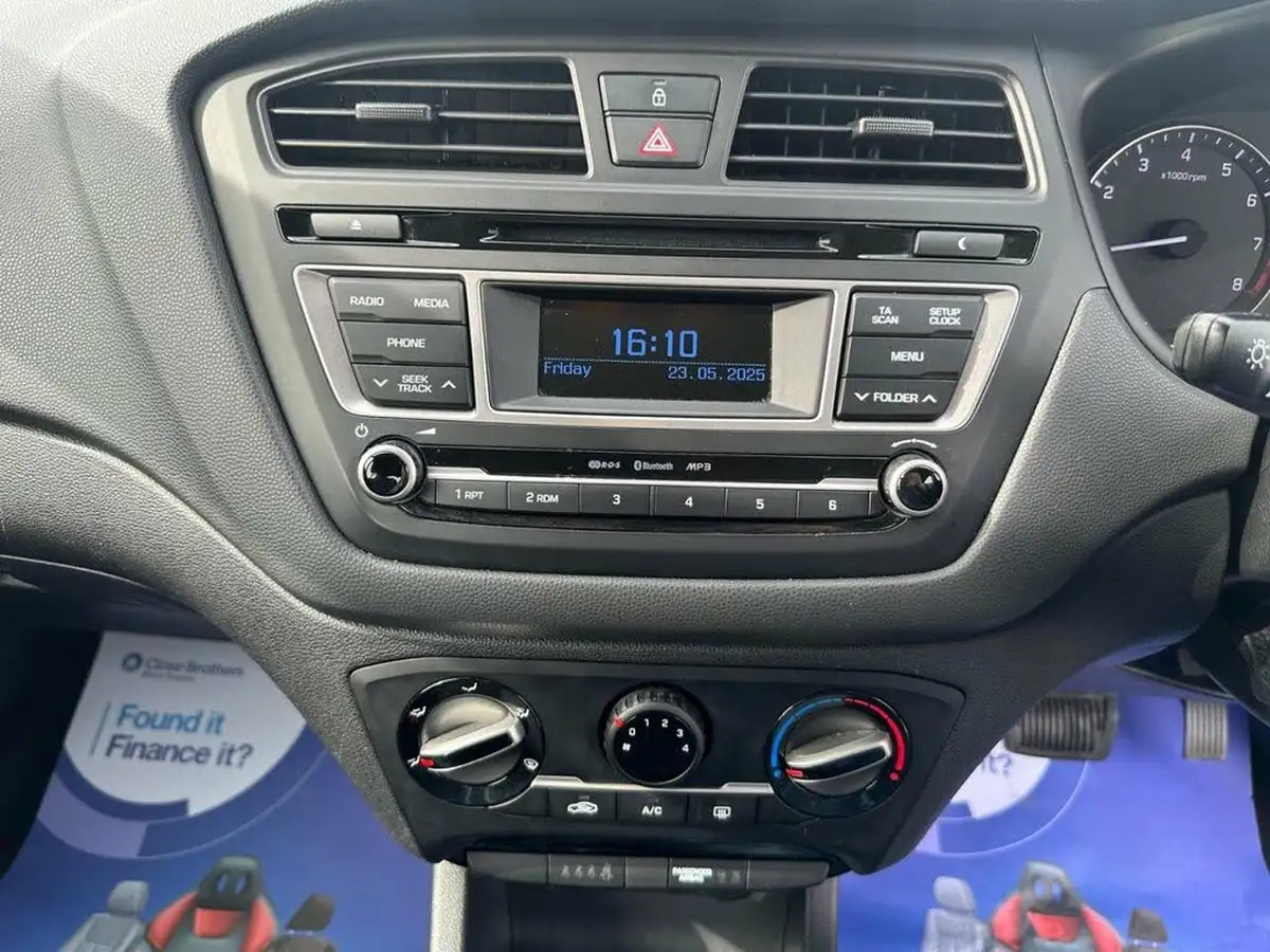 2017-hyundai-i20-14-se-auto-big-6