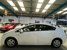 2011-toyota-prius-small-11