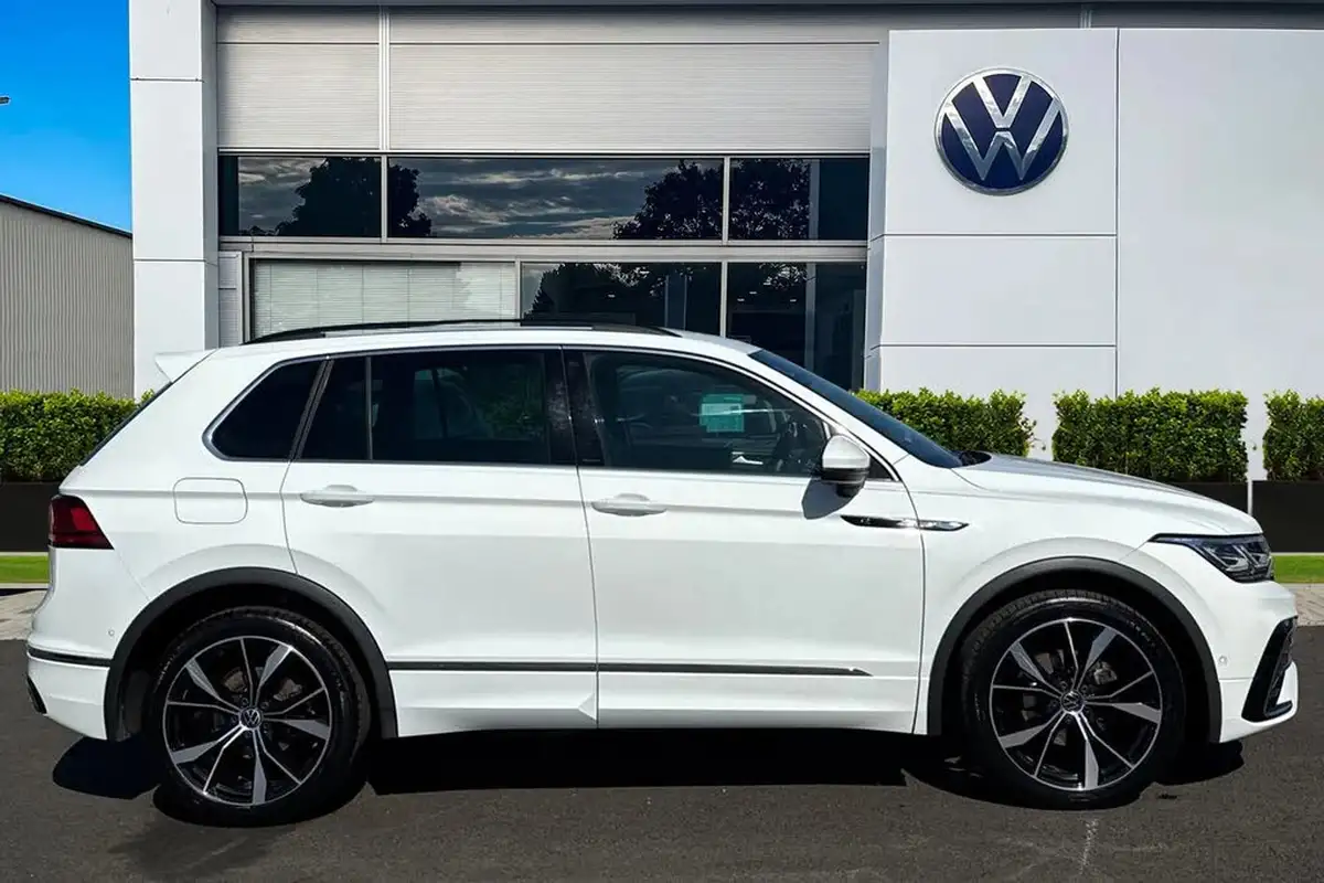 2023-volkswagen-tiguan-15-tsi-r-line-edition-big-2
