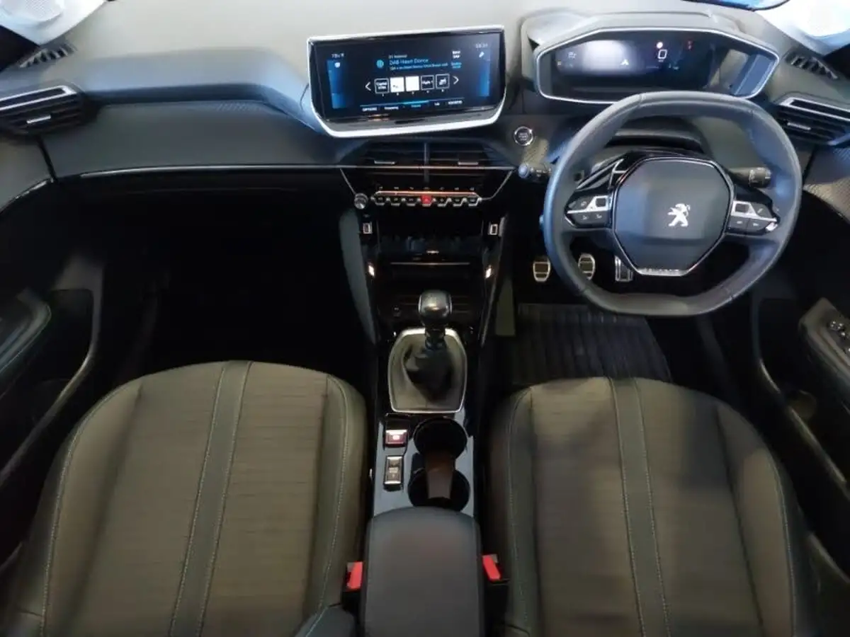 2022-peugeot-208-12-puretech-allure-premium-100ps-big-3