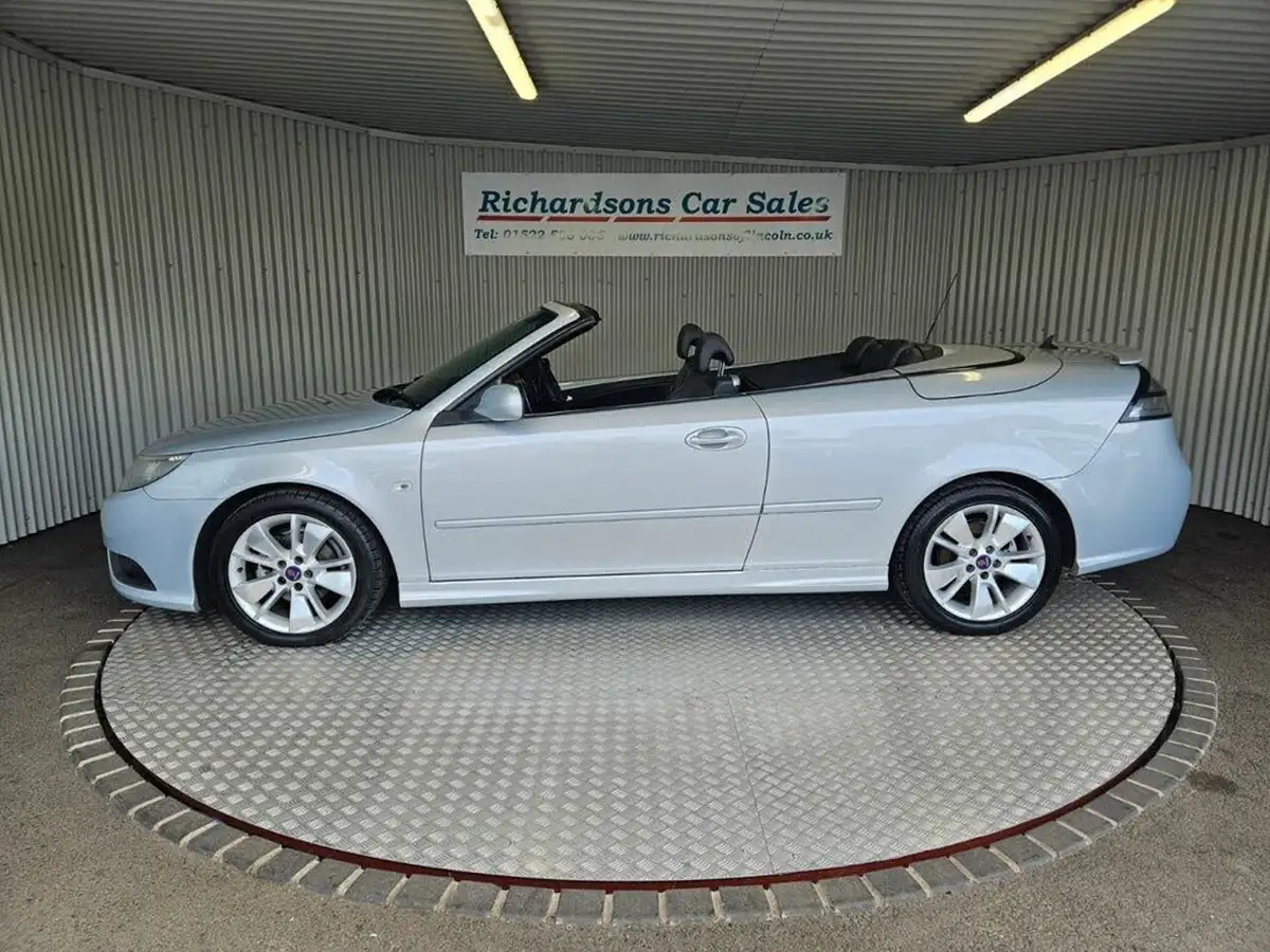 2010-saab-9-3-big-31