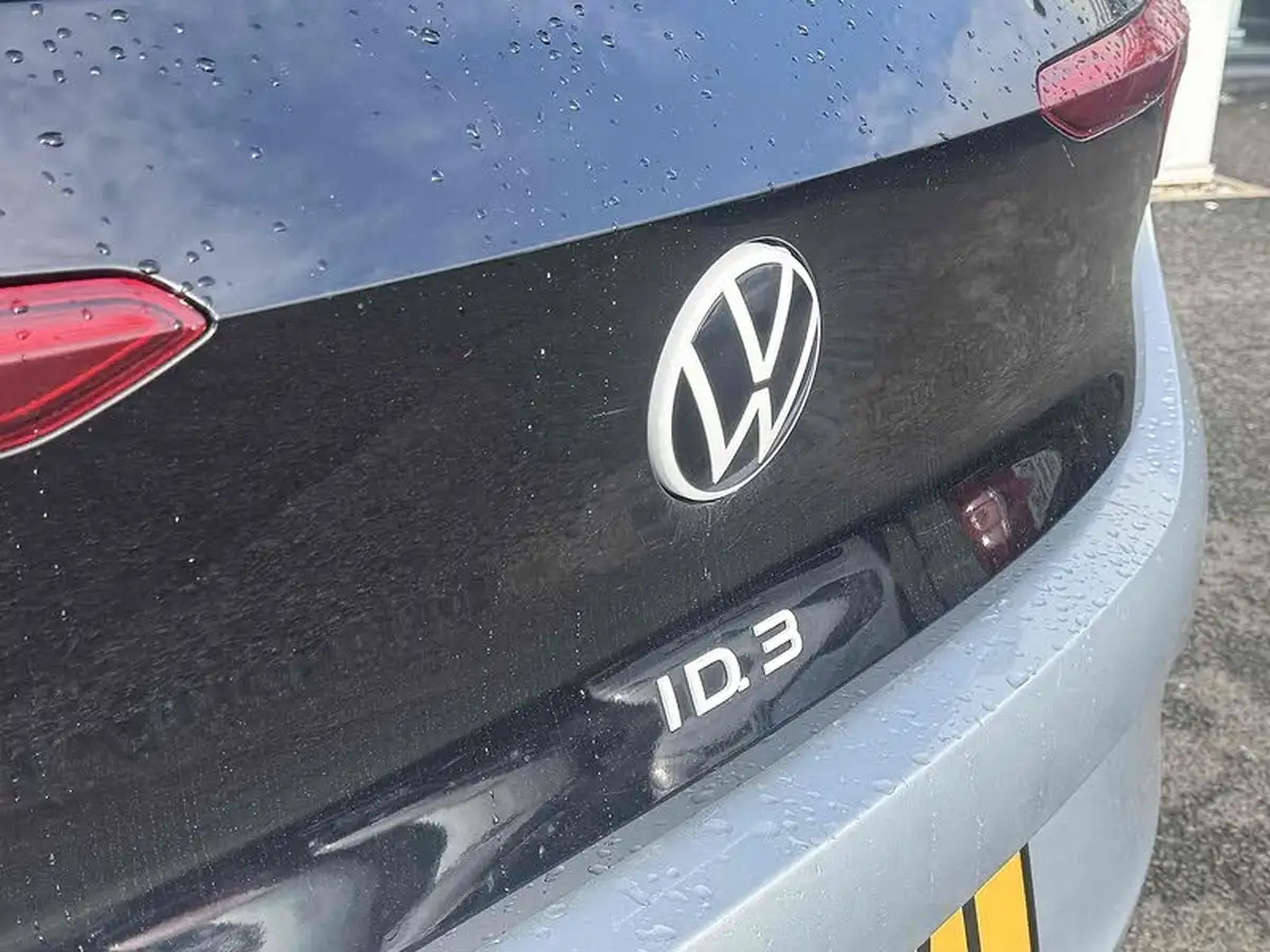 2021-volkswagen-id3-e-tour-big-12
