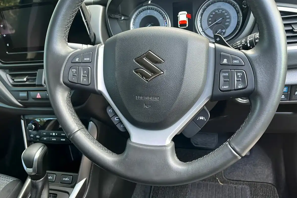 2024-suzuki-s-cross-15-motion-big-19