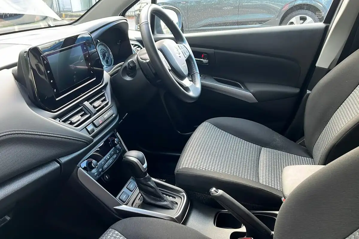 2024-suzuki-s-cross-15-motion-big-43